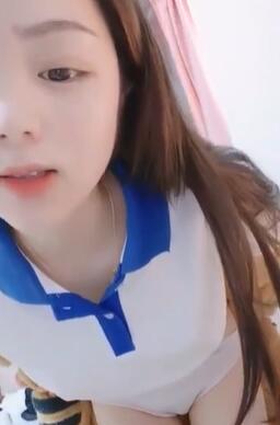 粉嫩在校学妹小小年纪下海赚钱