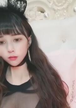 黑色服装长发女主播自拍大秀