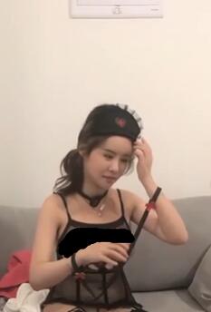 眼镜纹身2000约颜值和身材真是没得说的外围女