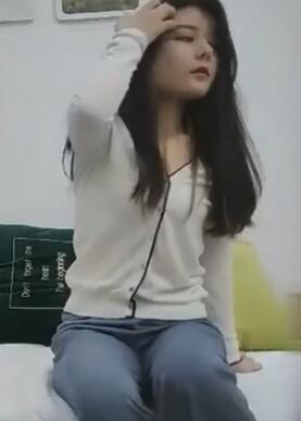 龙一约学生装极品外围小姐姐近景展示