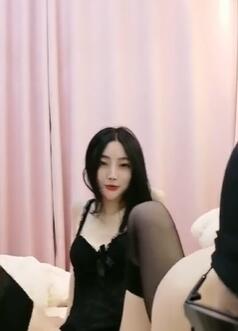 双人黑色吊带长发黑丝美腿美女大秀