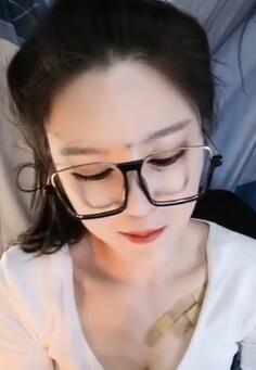 黑框眼镜网红尤物白虎女神大秀