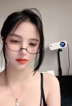 火辣身材模特女神黑色比基尼大秀