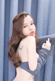 超级无敌粉嫩卷发超坚挺身材美女大秀
