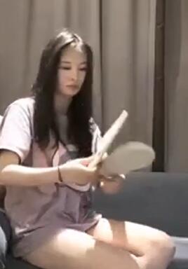 小宝约身材一级棒的学生妹兼职把妹子搞生气
