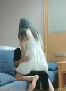 利哥约170cm外围女神23岁用实力征服她