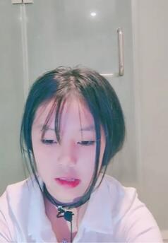 小莉乖巧听话全程露脸大秀直播