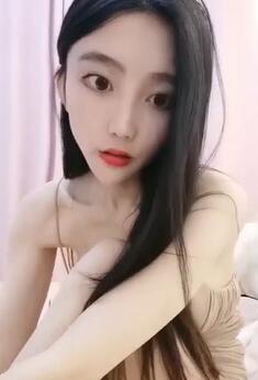 双人虎牙女神大早上起床穿睡衣就开始大秀了
