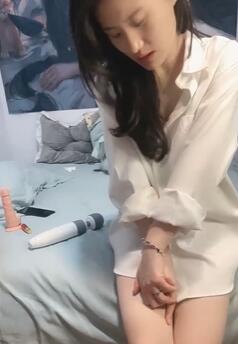 全程露脸玩弄白色衬衣黑丝小少妇