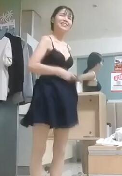 瘦子酒店约学生制服外围女