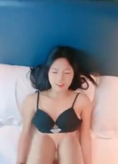 颜值不错的宝贝露脸肤白貌美身材好