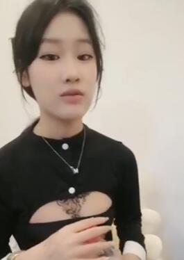 有刺青的小妹洗干净伺候小哥哥露脸