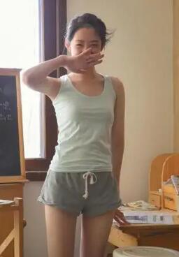 反差00年小嫩妹完美露脸