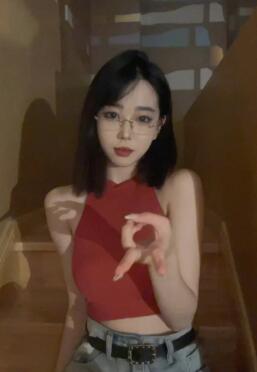 带眼镜御姐风2抬腿特写