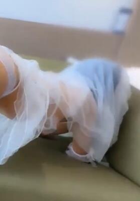 同事眼中的高冷御姐女神穿上婚纱