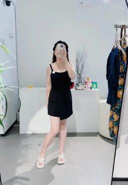 小情侣在家女孩身材不错身材苗条2