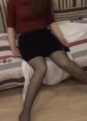邪恶三人组下药迷翻黑丝美同事2