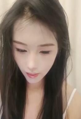 舌钉气质小姐姐穿上黑丝就是好看