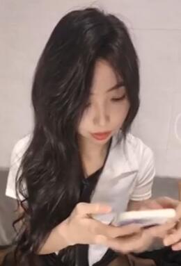 尤物小美女OL风黑丝包臀裙表情很丰富