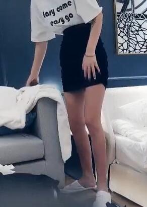 三太子约身材苗条胳膊上有纹身的御姐