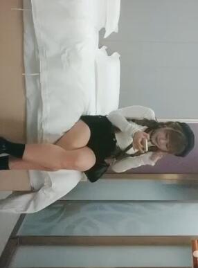 小宝约身材娇小苗条小妹还有两个辫子