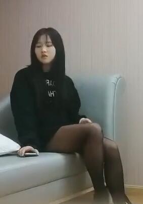 利哥约极品外围场00后黑丝小姐姐