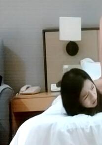 利哥约神似江一燕的小美女中场休息腰细乖巧配合