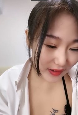 黑丝留守少妇赚外快长腿勾引人