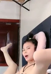 兄弟们!一字马女神来了高难度挑战