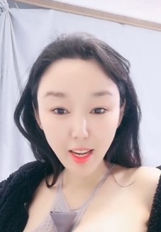 有韵味的大姐姐丝袜情趣短裙全程露脸大秀直播