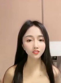 长发漂亮女神和多人大秀运动场面