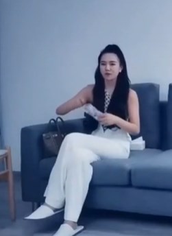 长发白色裤气质高颜值外围漂亮御姐