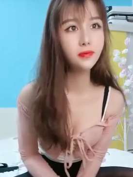 浓眉大眼高颜值小美女自述刚20岁