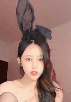 长发美人贵妇一个人在家大秀