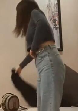 网约2500元的兼职美女技师莞式服务