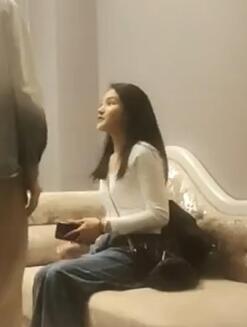 瘦子约大圈00后女神温柔甜美俏佳人深夜赴约