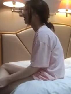 瘦子酒店约刚下海18岁极品高质量外围妹子