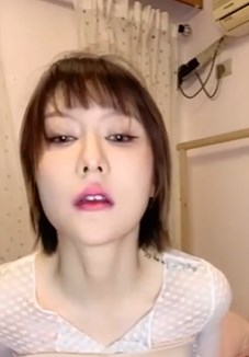 少妇别有一番风味的短发小嫂子大秀
