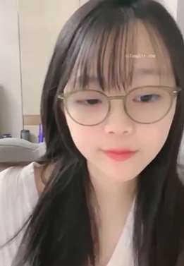 性感短发眼镜美女大秀很有味道2