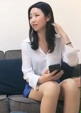 午夜约衬衣蓝色包臀裙长腿妹子