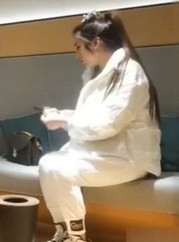 文轩约健美教练身体结实都那么紧致