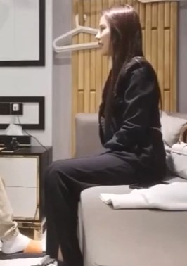 小祁约靓丽苗条身材美模大长腿