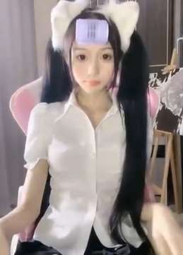 双马尾美少女纤细美腿白丝袜大秀
