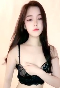 桃桃爱你02年身高165身材苗条妹子大秀