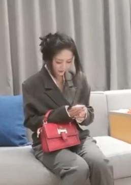 大熊联手千人斩约夸小红包美女
