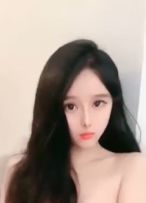 网红美女小姐姐直播赚钱还贷