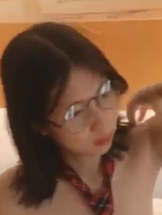 眼镜女神怀孕了
