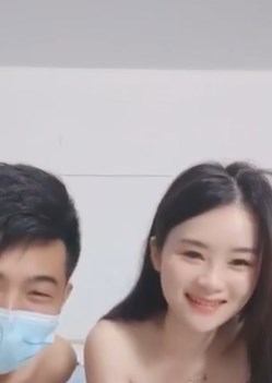 新人气质小姐姐笑起来超甜美居家男友