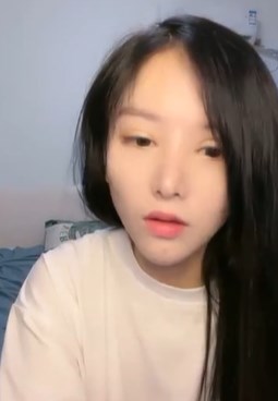 女神刚下海就玩3P游戏大秀