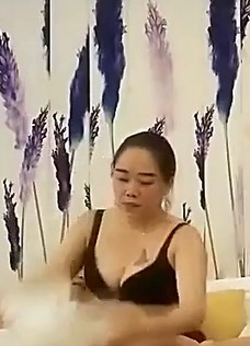 两小伙约两老阿姨